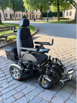 Elektrinis neįgaliojo vežimėlis TH201W